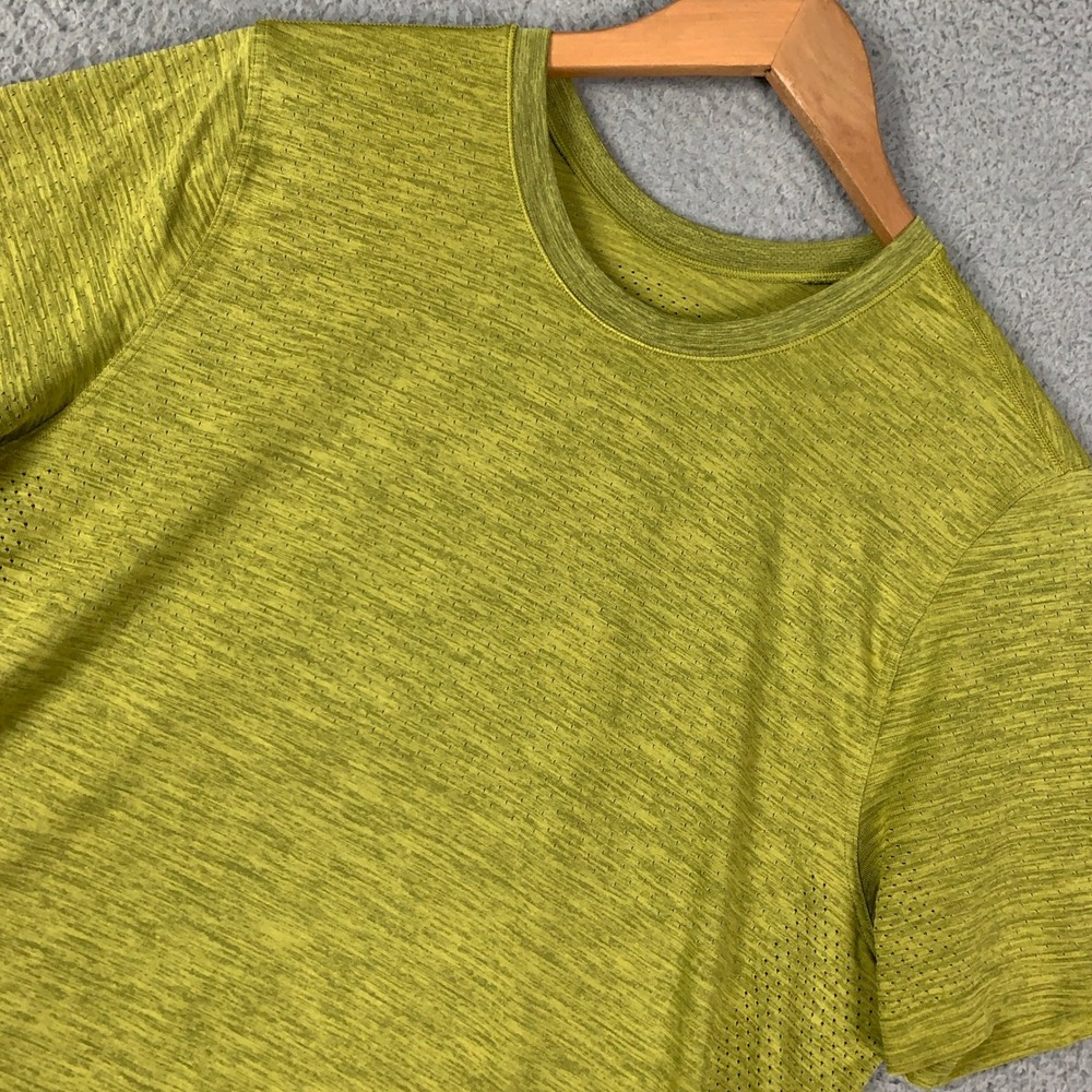 Lululemon Metal Vent Tech Short Sleeve Shirt Mens Medium Green Athletic Training